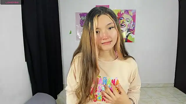 Alice bloom  online show from 14, 11, 2025