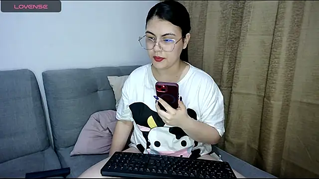 Alexxa 12 online show from 8, 10, 2025