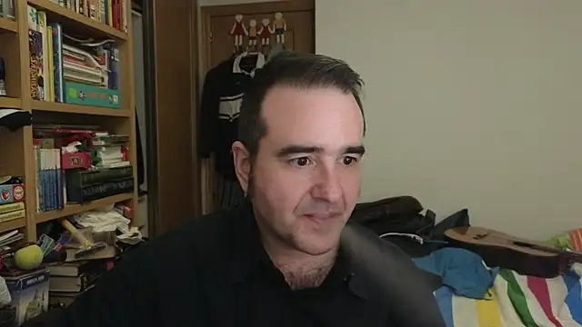 curiosillo83 online show from 9, 4, 2026