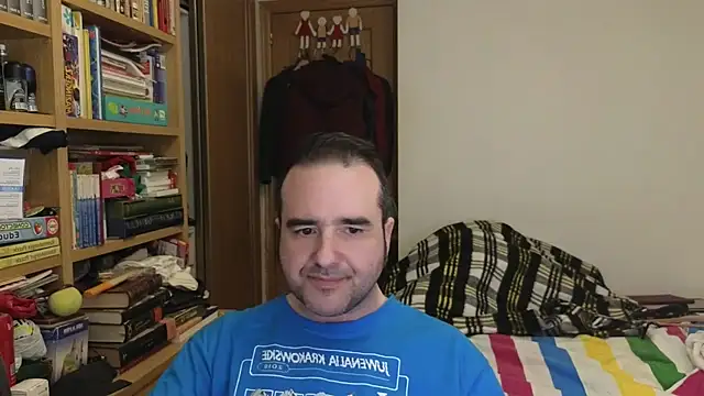 Snapshot of curiosillo83 chatting on 19, 4, 2026 curiosillo83 online show from 19, 4, 2026