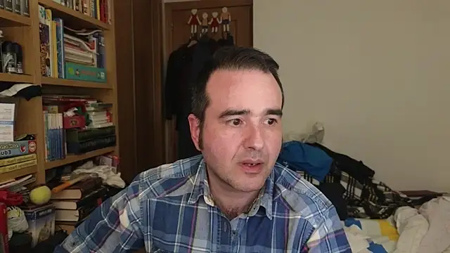Snapshot of curiosillo83 chatting on 20, 4, 2026 curiosillo83 online show from 20, 4, 2026