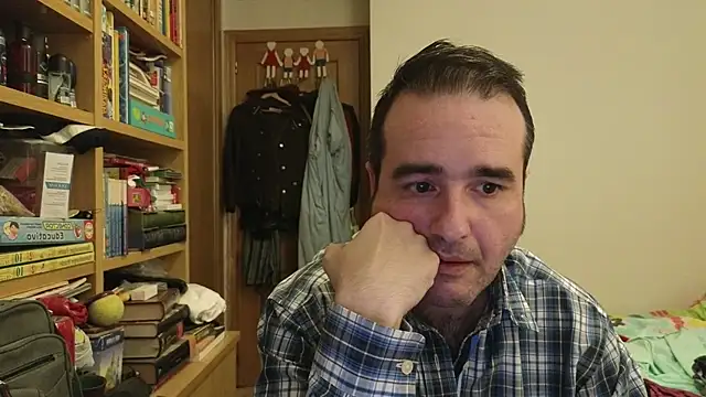 Snapshot of curiosillo83 chatting on 28, 4, 2026 curiosillo83 online show from 28, 4, 2026