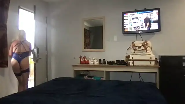 Snapshot of TiffaneyLove chatting on 11, 3, 2026 TiffaneyLove online show from 11, 3, 2026