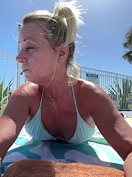 Snapshot of TiffaneyLove chatting on 5, 4, 2026 TiffaneyLove online show from 5, 4, 2026