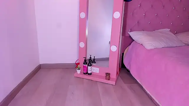 Snapshot of isa_red_hair chatting on 8, 2, 2025 isa red hair online show from 8, 2, 2025