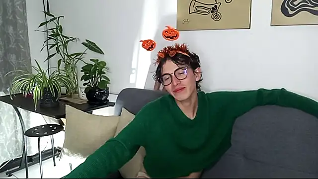 Snapshot of Norehg chatting on 12, 10, 2025 Norehg online show from 12, 10, 2025