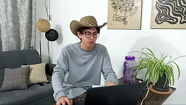 Snapshot of Norehg chatting on 31, 10, 2025 Norehg online show from 31, 10, 2025