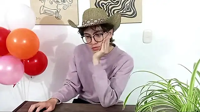 Snapshot of Norehg chatting on 4, 11, 2025 Norehg online show from 4, 11, 2025