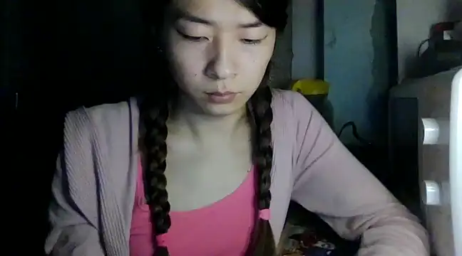 CarlyJoy online show from 30, 1, 2025