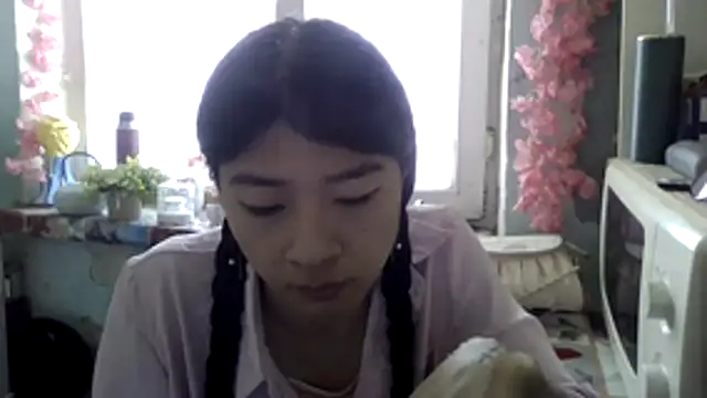 CarlyJoy online show from 6, 4, 2026