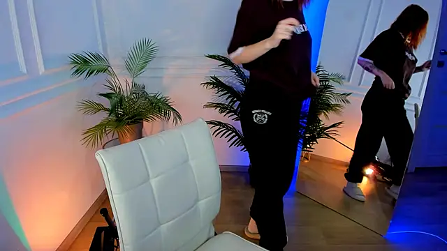 Snapshot of Mira__Blush chatting on 16, 11, 2025 Mira Blush online show from 16, 11, 2025