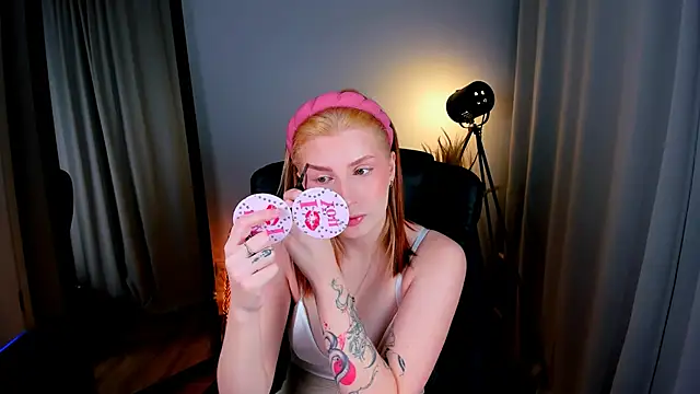 Snapshot of Mira__Blush chatting on 23, 11, 2025 Mira Blush online show from 23, 11, 2025