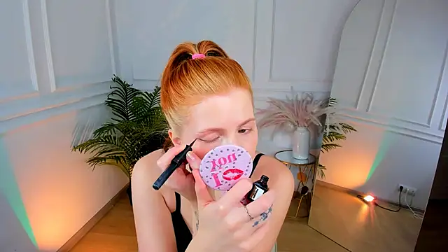 Snapshot of Mira__Blush chatting on 30, 11, 2025 Mira Blush online show from 30, 11, 2025