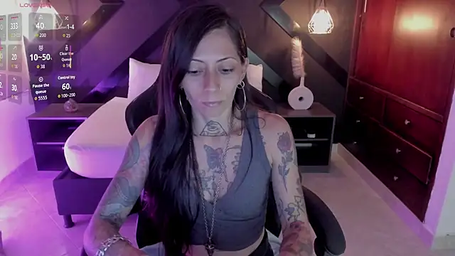 Snapshot of dark_gotica chatting on 22, 4, 2026 dark gotica online show from 22, 4, 2026