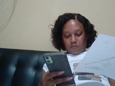 Snapshot of ShooingBunch chatting on 8, 10, 2025 ShooingBunch online show from 8, 10, 2025