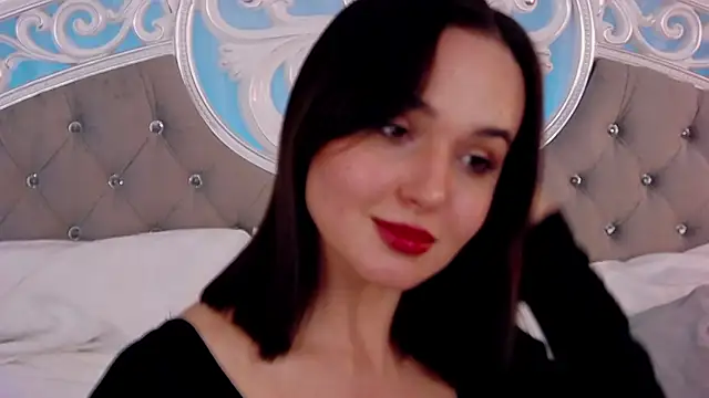 Snapshot of MeIisaLove chatting on 4, 4, 2026 MeIisaLove online show from 4, 4, 2026