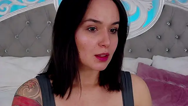 Snapshot of MeIisaLove chatting on 7, 4, 2026 MeIisaLove online show from 7, 4, 2026