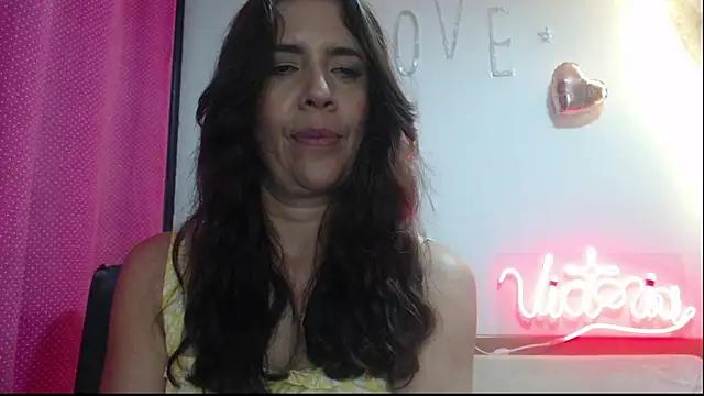 Snapshot of Victoria_meester chatting on 4, 3, 2025 Victoria meester online show from 4, 3, 2025