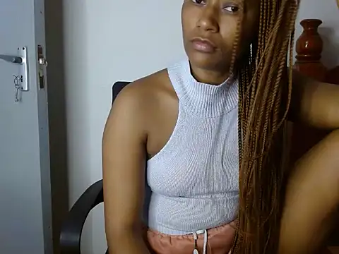 Snapshot of savage_laura chatting on 6, 5, 2026 savage laura online show from 6, 5, 2026
