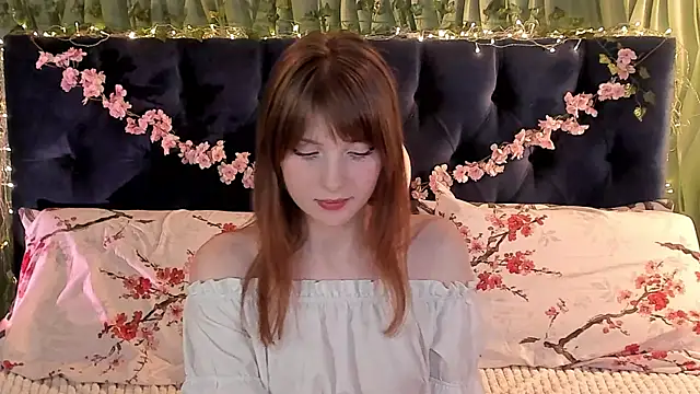 Snapshot of AliceLanley chatting on 5, 3, 2025 AliceLanley online show from 5, 3, 2025