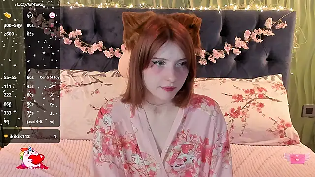 Snapshot of AliceLanley chatting on 28, 9, 2025 AliceLanley online show from 28, 9, 2025