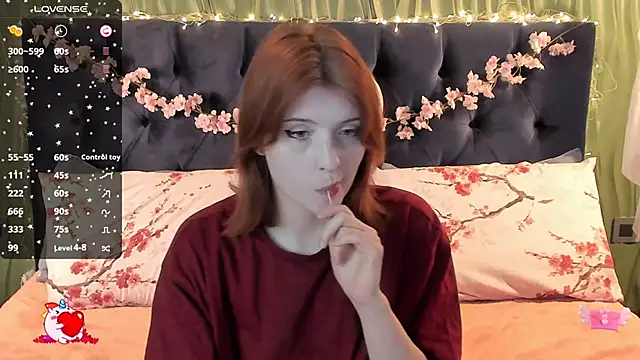 Snapshot of AliceLanley chatting on 8, 11, 2025 AliceLanley online show from 8, 11, 2025