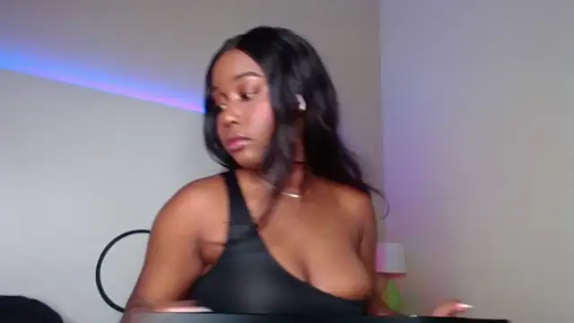 Snapshot of MichaelaCox chatting on 28, 5, 2026 MichaelaCox online show from 28, 5, 2026