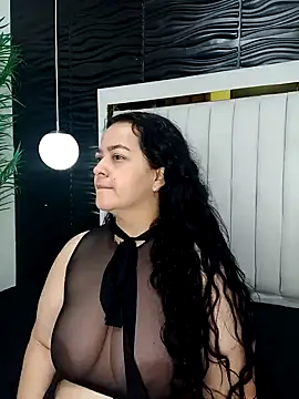 Snapshot of lucia_vonne_ chatting on 12, 2, 2025 lucia vonne online show from 12, 2, 2025