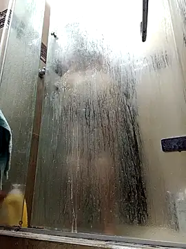 lucia vonne  online show from 2, 12, 2025