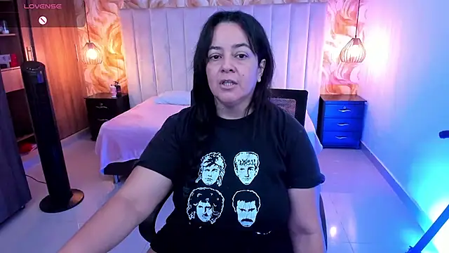 Snapshot of lucia_vonne_ chatting on 23, 5, 2026 lucia vonne online show from 23, 5, 2026