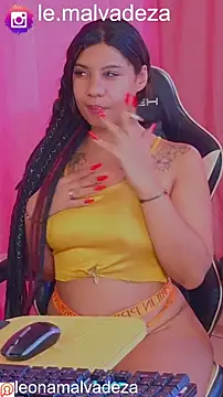Snapshot of leonasafira chatting on 2, 7, 2026 leonasafira online show from 2, 7, 2026