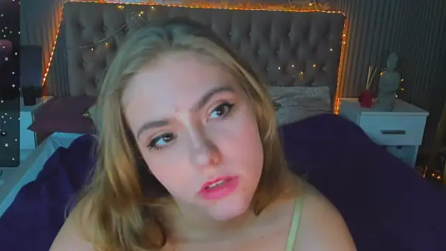Snapshot of DellaRowe chatting on 20, 12, 2024 DellaRowe online show from 20, 12, 2024