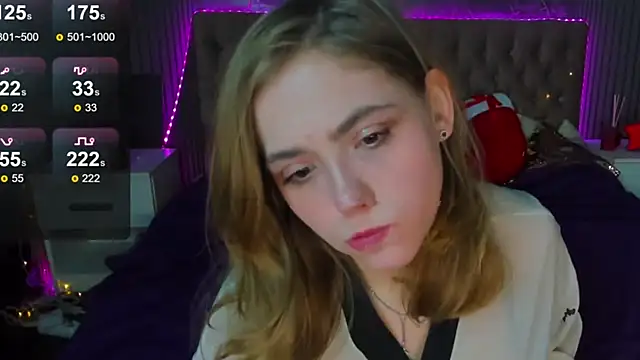 Snapshot of DellaRowe chatting on 6, 1, 2025 DellaRowe online show from 6, 1, 2025