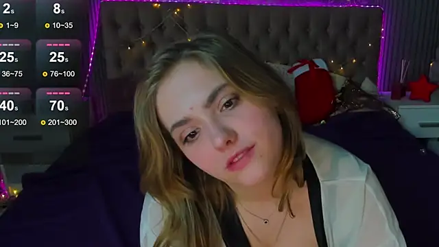 Snapshot of DellaRowe chatting on 6, 1, 2025 DellaRowe online show from 6, 1, 2025