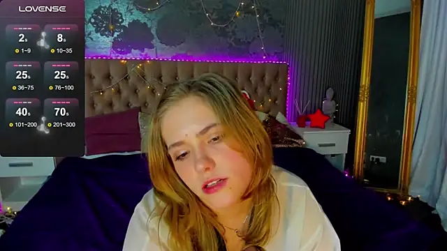 Snapshot of DellaRowe chatting on 7, 1, 2025 DellaRowe online show from 7, 1, 2025