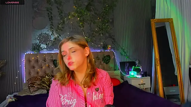 Snapshot of DellaRowe chatting on 22, 1, 2025 DellaRowe online show from 22, 1, 2025
