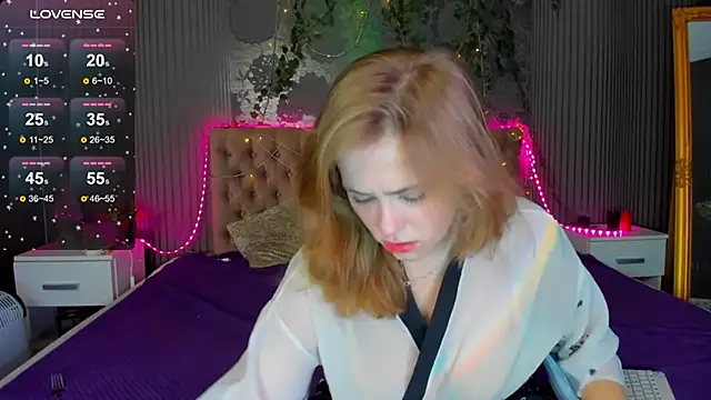 Snapshot of DellaRowe chatting on 15, 2, 2025 DellaRowe online show from 15, 2, 2025
