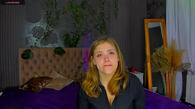 Snapshot of DellaRowe chatting on 11, 3, 2025 DellaRowe online show from 11, 3, 2025
