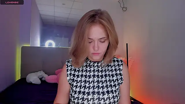 Snapshot of DellaRowe chatting on 10, 9, 2025 DellaRowe online show from 10, 9, 2025