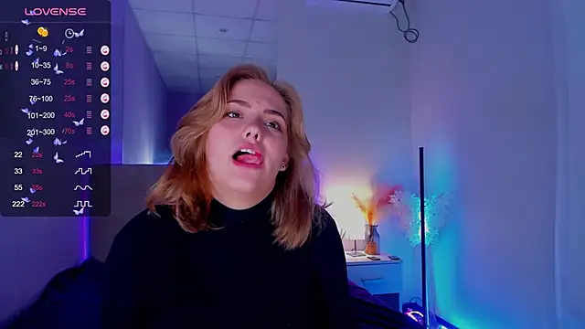 Snapshot of DellaRowe chatting on 7, 10, 2025 DellaRowe online show from 7, 10, 2025