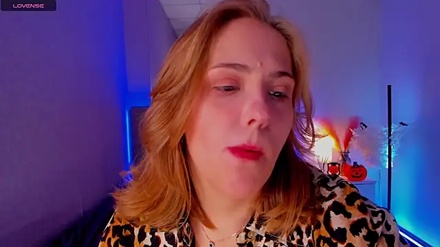 Snapshot of DellaRowe chatting on 20, 10, 2025 DellaRowe online show from 20, 10, 2025