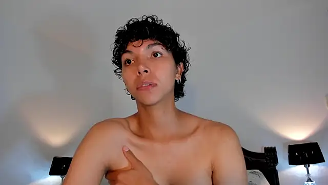 Snapshot of xhenisa_ chatting on 13, 3, 2025 xhenisa online show from 13, 3, 2025