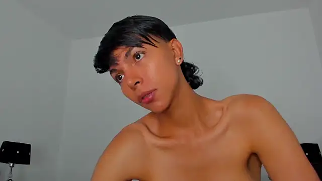xhenisa  online show from 12, 5, 2026