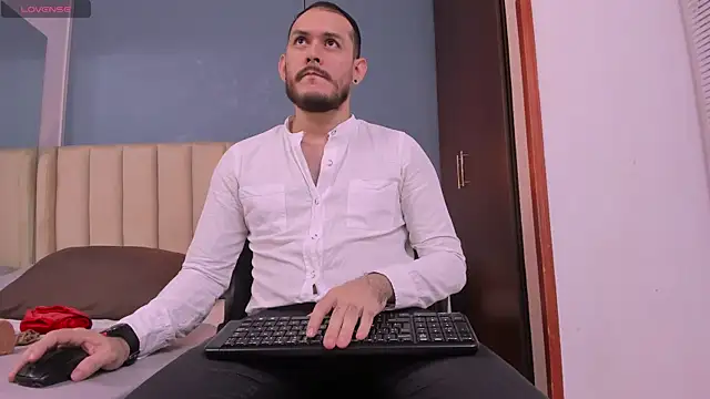 jeanpiere  online show from 6, 11, 2025