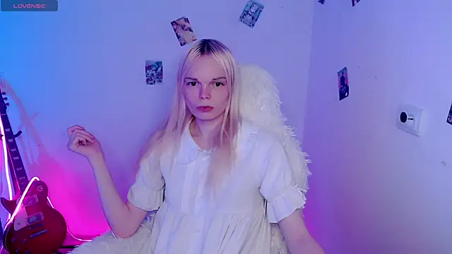 Emily Nyaffee online show from 25, 11, 2025