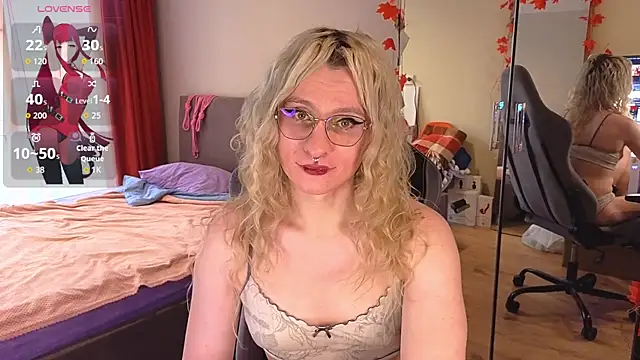 Lori Myaf online show from 7, 10, 2025