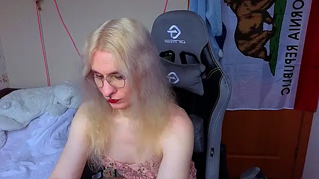 Lori Myaf online show from 19, 3, 2026