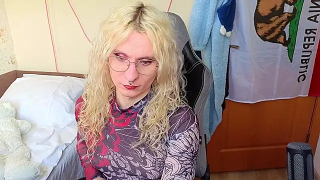 Snapshot of Lori_Myaf chatting on 24, 4, 2026 Lori Myaf online show from 24, 4, 2026