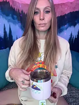 Snapshot of ItsDanniG chatting on 30, 10, 2025 ItsDanniG online show from 30, 10, 2025