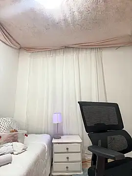 Snapshot of lilian_prada chatting on 12, 5, 2026 lilian prada online show from 12, 5, 2026